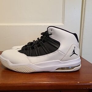 Jordan Maxin 200 Men's White/Gym Red/Black Shoes Size 10.5 CD6107-101